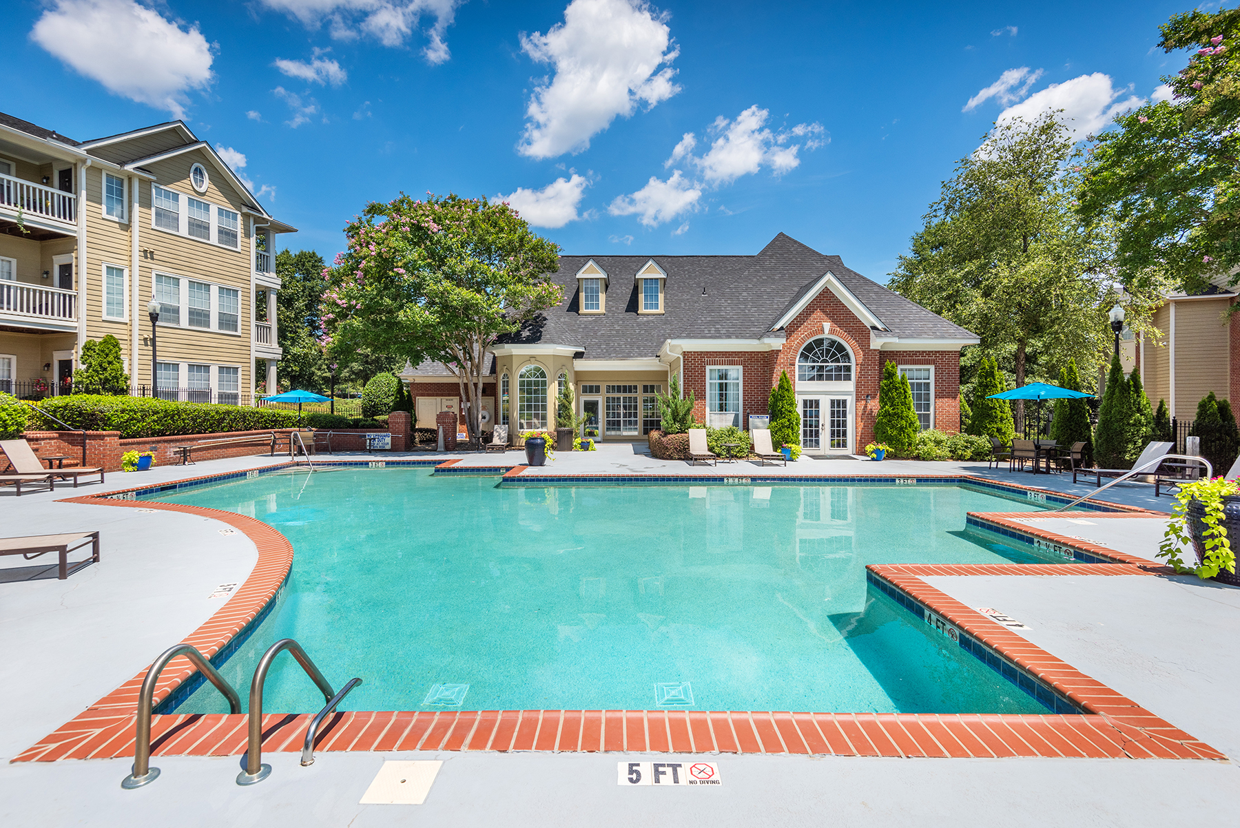 Braxton at Woods Lake The Multifamily Advisory Group at Cushman & Wakefield